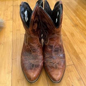 Women’s 7.5 Leather Western Ankle Boots